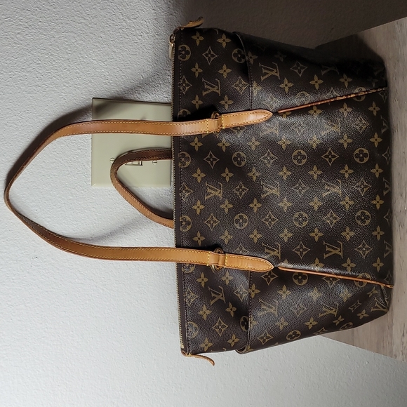 Louis Vuitton Handbags - Very Rare ❤️ Authentic LV Totally MM Monogram Tote Bag